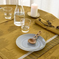 Souveraine gold Tablecloth and Napkins